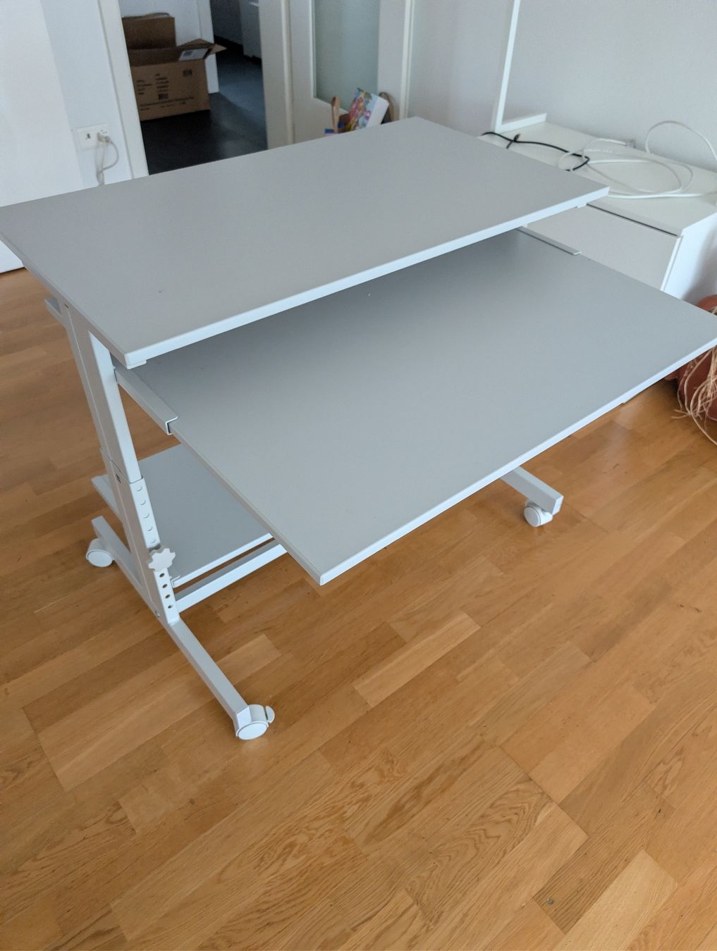 Scrivanie: Büro Schreibtisch, Höhen verstellbar – Usato da Winterthur venduto da Luca-S 1