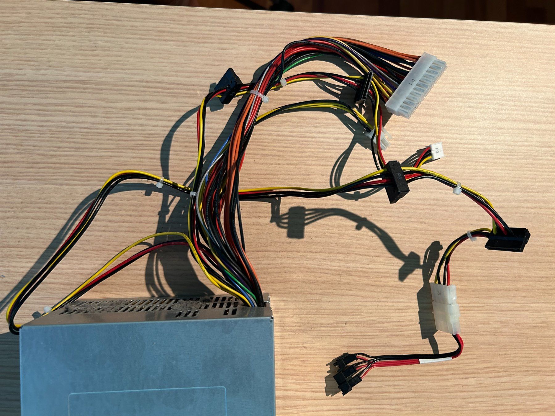 Componenti elettronici: PC-Netzteil – Usato da Hinwil venduto da steelpuls 1