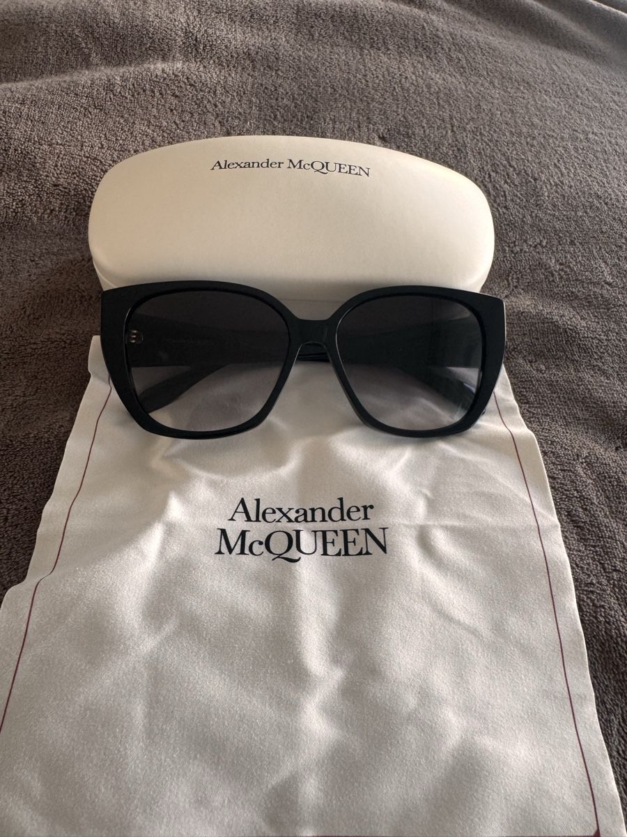 Alexander Mcqueen Brillen & Gläser: Alexander McQueen Sonnenbrille NEU – Neu und originalverpackt aus Pfäffikon SZ von EMMA0111 1