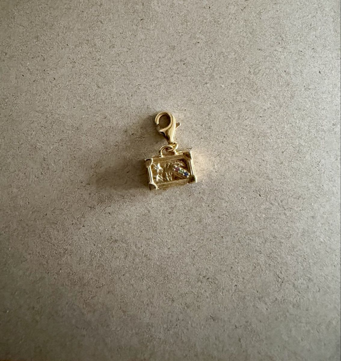 Thomas Sabo Sonstiger Schmuck: Thomas Sabo Charm Suitcase – Neu (gemäss Beschreibung) aus Nürensdorf von agwils7