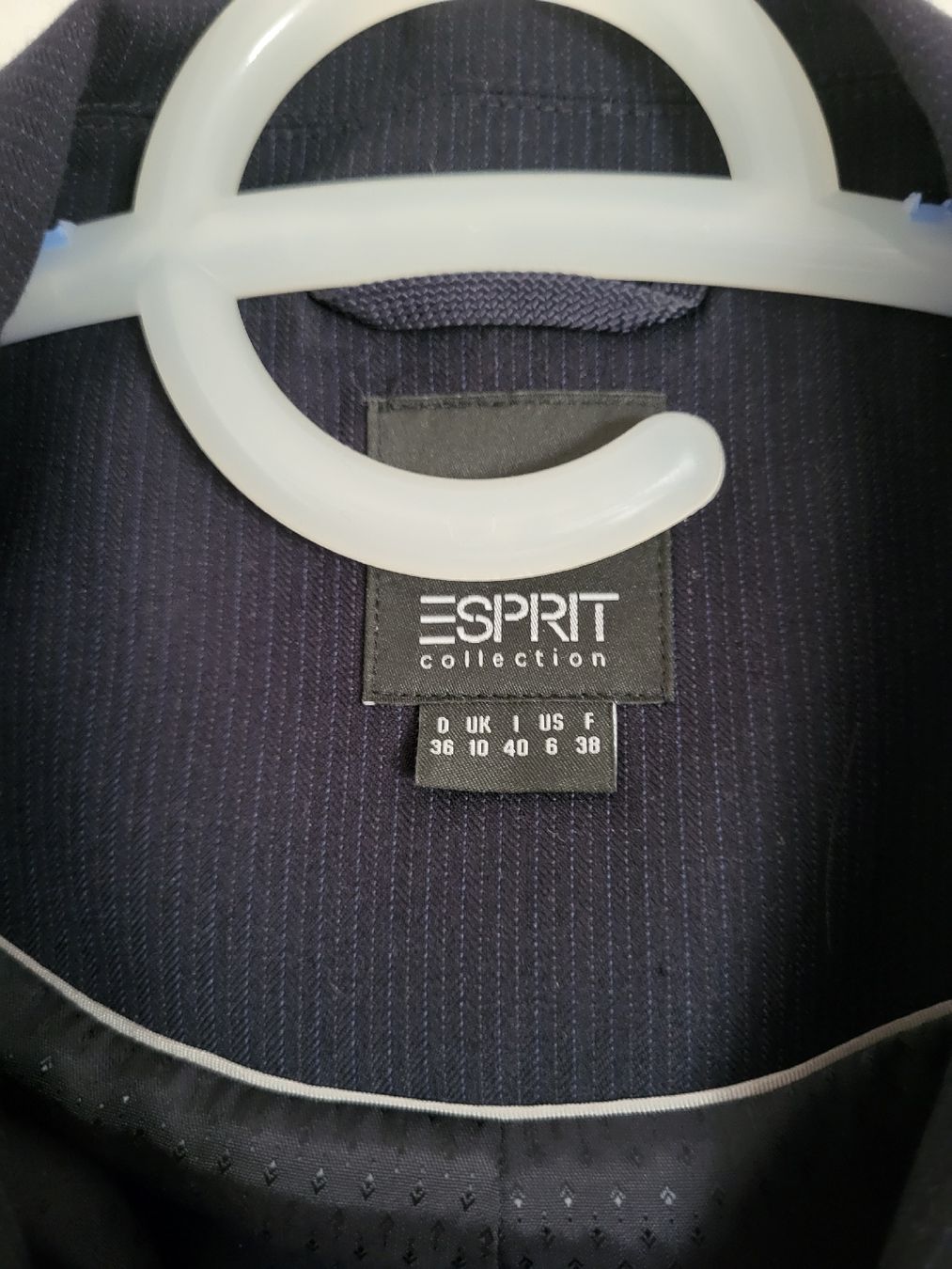 Esprit Ensembles & Tailleurs: Anzug ESPRIT Gr. 36 dunkelblau 2-teilig – Neuf (Voir description) à St.Gallen par Einstein87 1