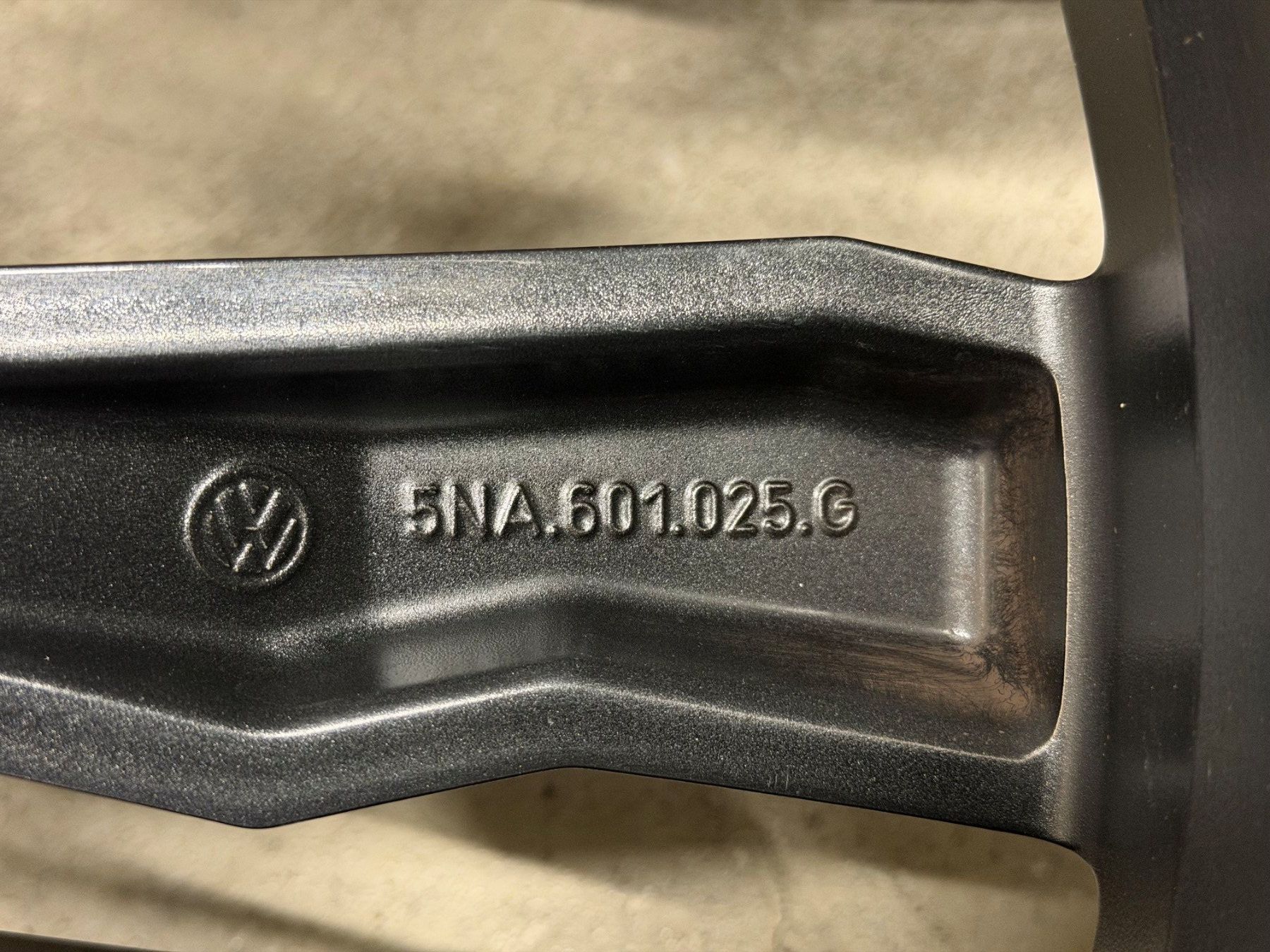 Volkswagen Pneus & Roues: Sommerrad 20" VW/ 5NA.601.025.G – D'occasion à Schönried par Bahnhofgarage-Haldi 3