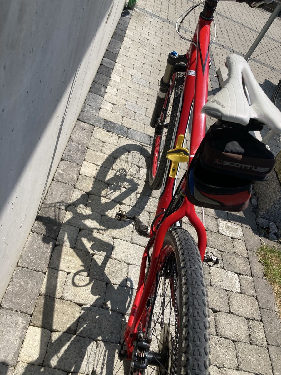 Specialized Velos: Specialized Mountainbike rot – Gebraucht aus Thun von rentschtrading 5