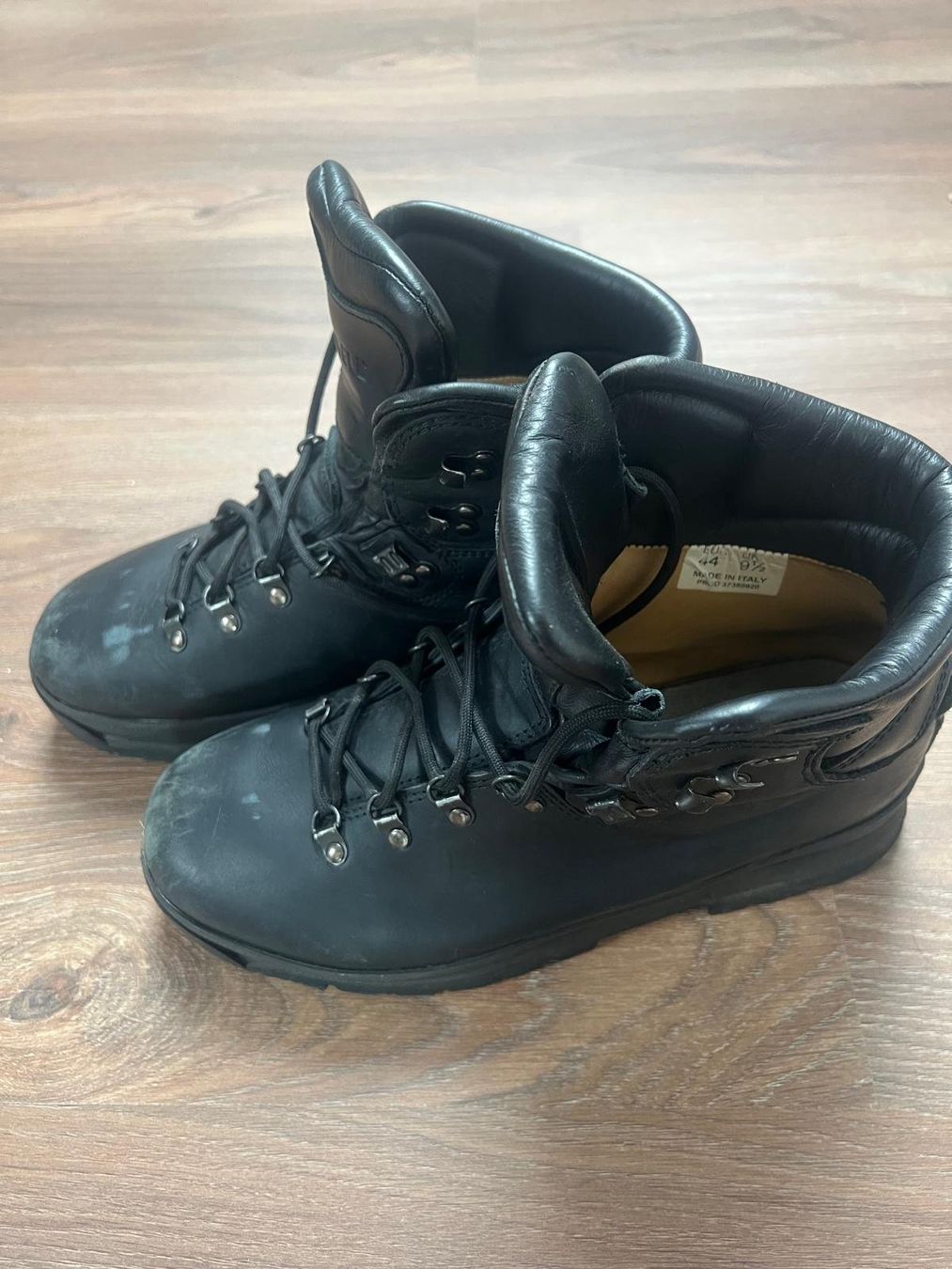 Scarpe da uomo: Bottes de travail renforcées Fitwell noires – Usato da Môtiers NE venduto da ElGreco3099 2