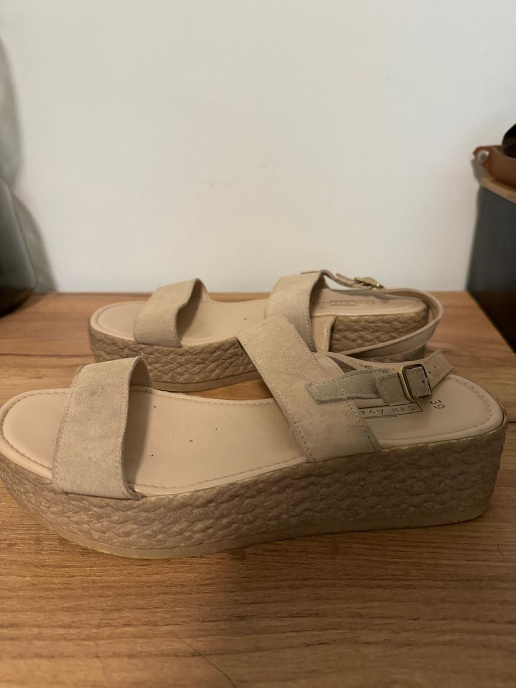 Scarpe da donna: Sandales compensées beiges élégantes / Taille 39 – Usato da Rossemaison venduto da Carduelis