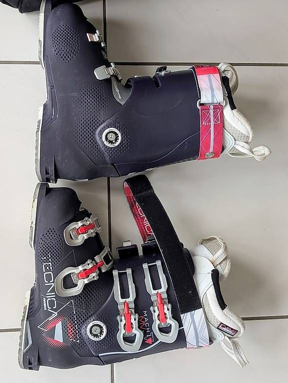 Tecnica Scarpe da donna: Skischuhe Grösse 25.5 / EU 39-40 – Usato da Hergiswil NW venduto da Bastaag 2
