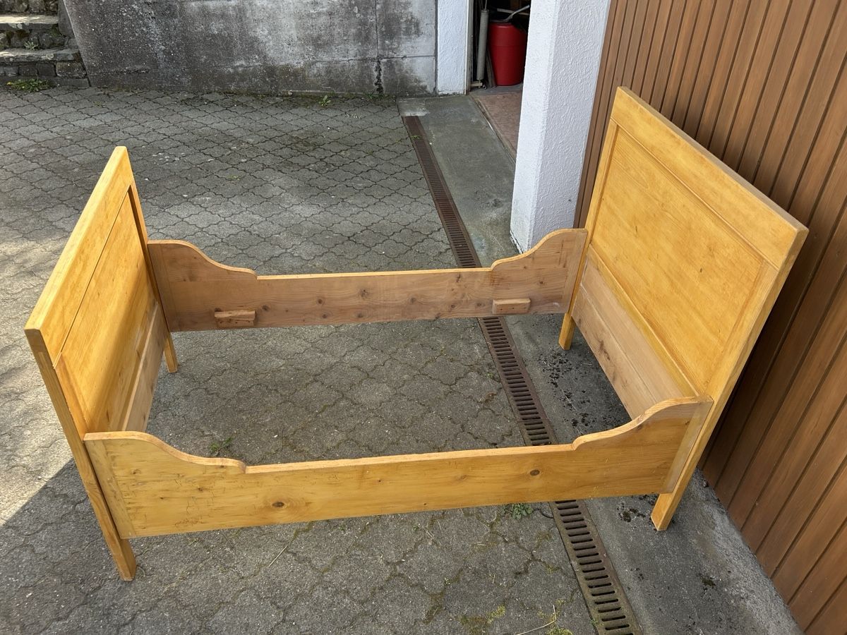 Letti: Antikes Bett – Usato da Schindellegi venduto da Stiche55 2