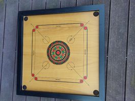 Carrom Brett mit Zubehör