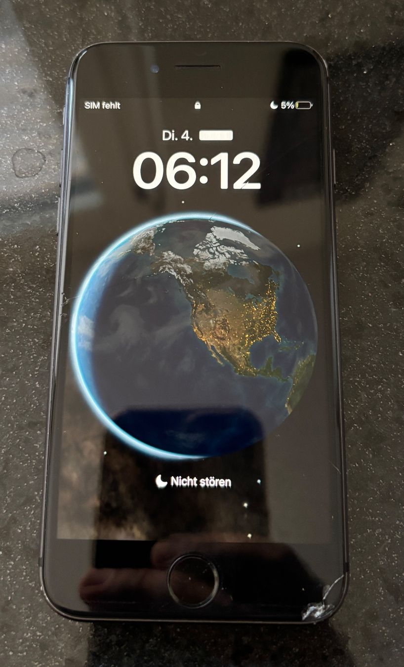 Apple Portables: Apple 2 iPhone & AirPods Bundle – D'occasion à Liestal par juveshirtscollector 1