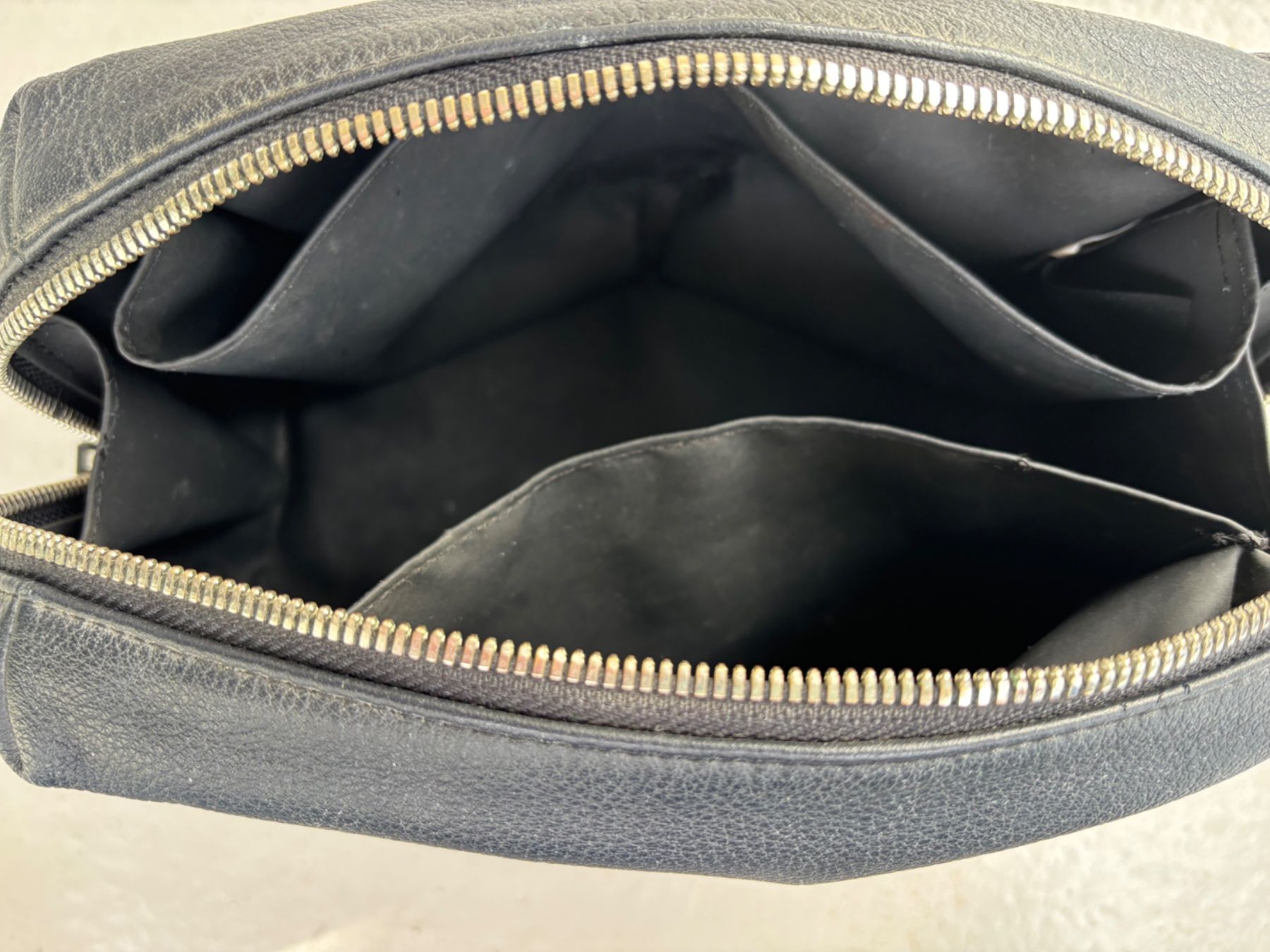 Porsche Custodie per cosmetici: Porsche Design Leather Toiletry Bag, Navy, VG Condition – Usato da Zollikon venduto da Ostendo 6