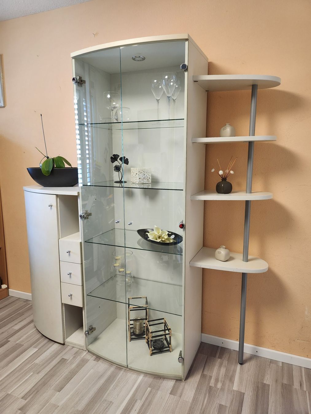 Vetrine: Vitrine / Glasvitrine / Wohnwand – Usato da Neftenbach venduto da ycc_55kr 1