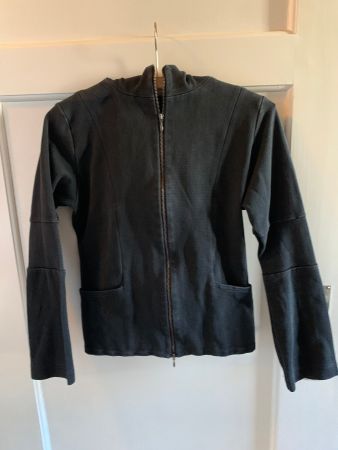 Jacke mit Kapuze schwarz des Berliner Modelabels NIX, Gr. XS
