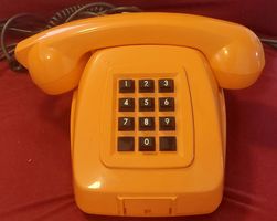 PTT Tastentelefon orange aus dem Jahr 1982