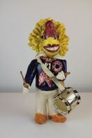 Handgefertigte Keramikfigur Waggis mit Trommel
