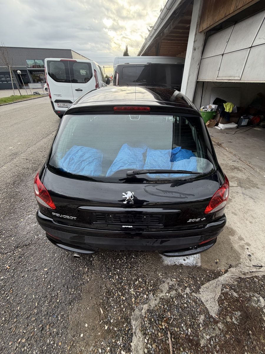 Peugeot Autos: Peugeot 206+ 1.4i – Gebraucht aus Luzern von mar_ngw2 3