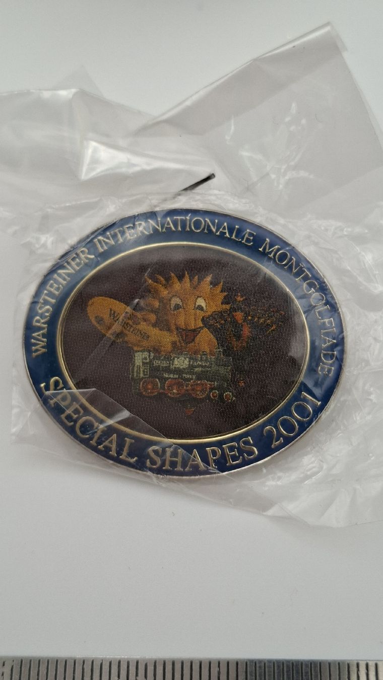 Placchette & Badge: Pin Warsteiner Montgolfiade Special Shapes 2001  – Nuovo e nell'imballaggio originale da Kriens venduto da Wolly85