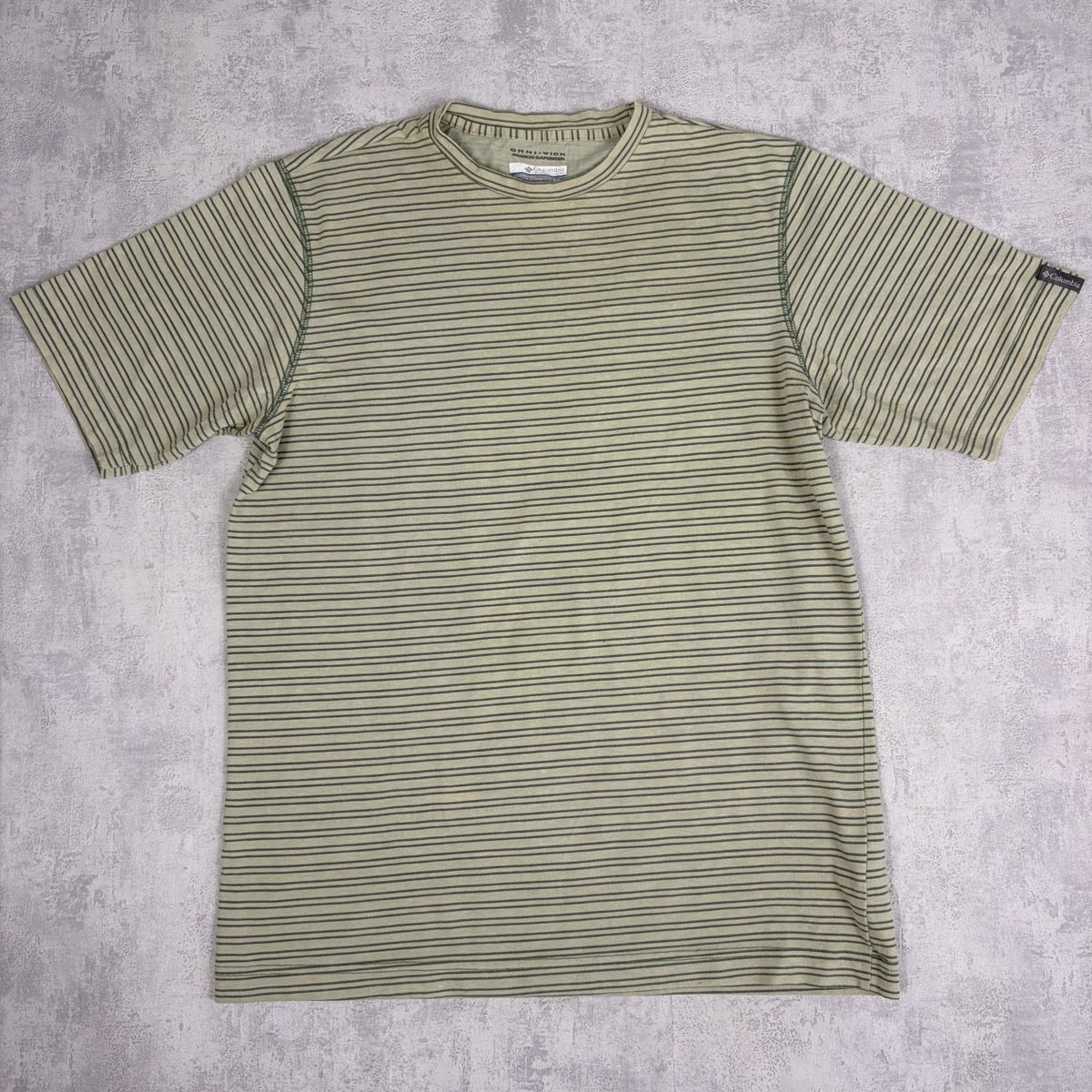 Columbia T-shirt: T-shirt Columbia rayé vert clair - Taille S – Nuovo (secondo la descrizione) da Neuchâtel venduto da aliceguins