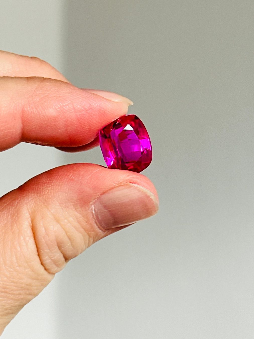 Pietre preziose: 12.20 Ct Certified Cushion Cut Loose Gemstone – Nuovo e nell'imballaggio originale da Genève venduto da AWWA 6