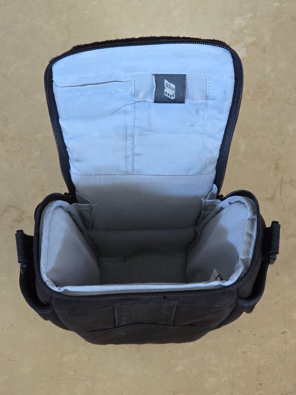 Lowepro Borse: Kameratasche von Lowepro, toploader für Gürtel oder umhängen – Usato da Feusisberg venduto da ajjcrf44 2