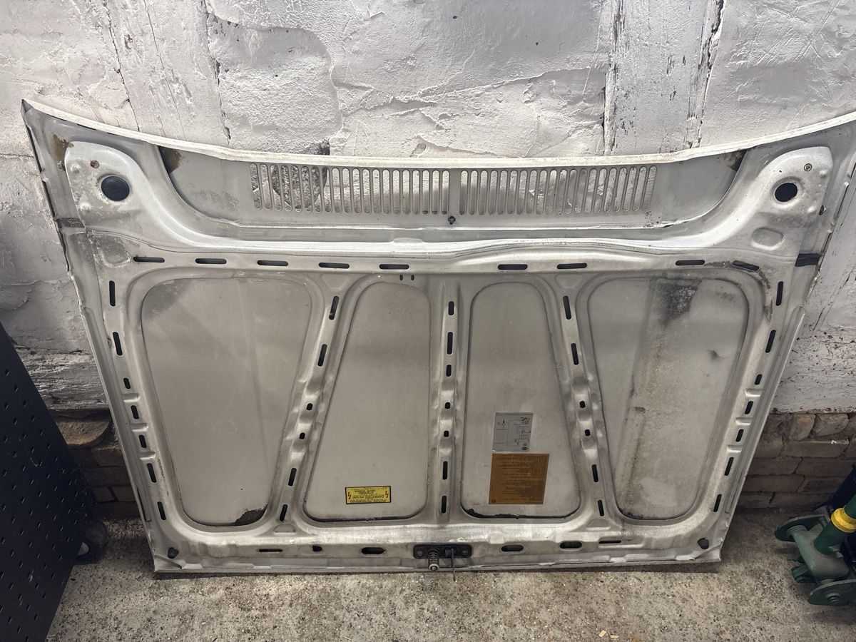 Volkswagen Alle Autoersatzteile: Motorhaube VW Golf 1 – Gebraucht aus Oberwil (Dägerlen) von 1997 1