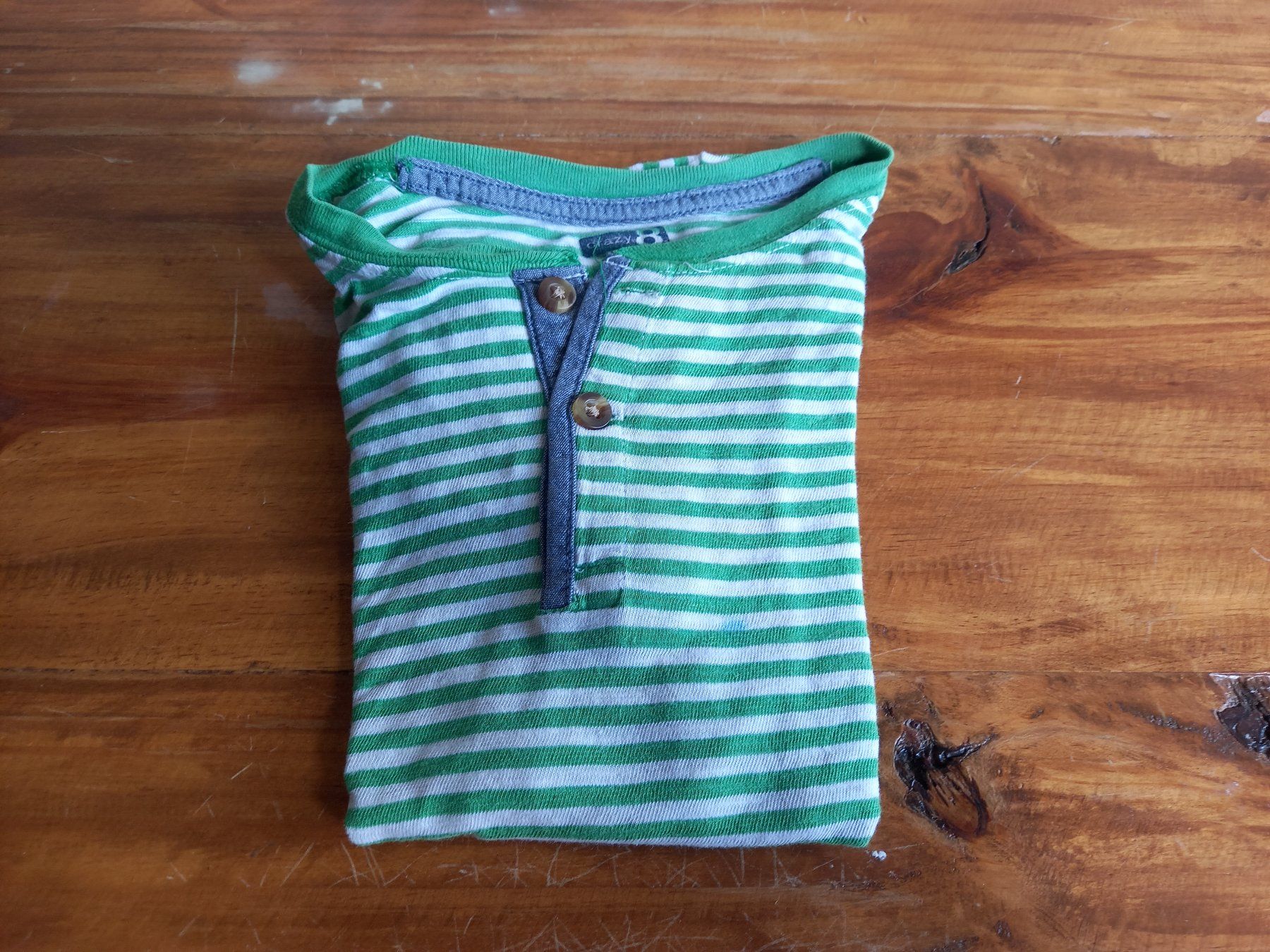 Camicie, T-shirt & Polo: T-shirt rayé vert et blanc taille L – Usato da Lausanne venduto da KUNKI-DESTOCK 2