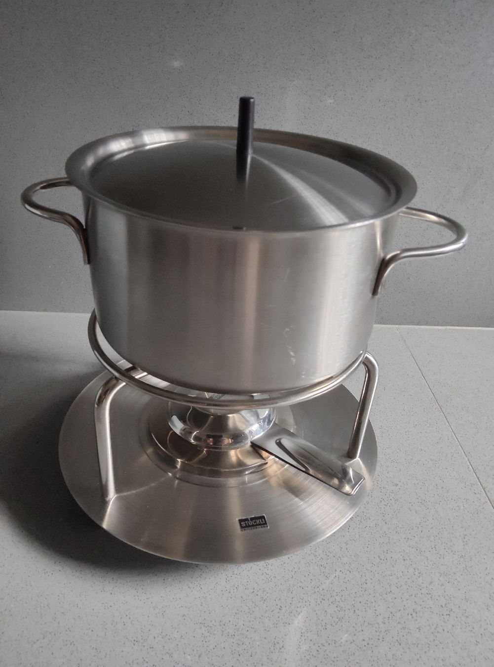 Stöckli Pfannen: FONDUE - Garnitur / STÖCKLI Aragon – Neu (gemäss Beschreibung) aus Minusio von Todesca