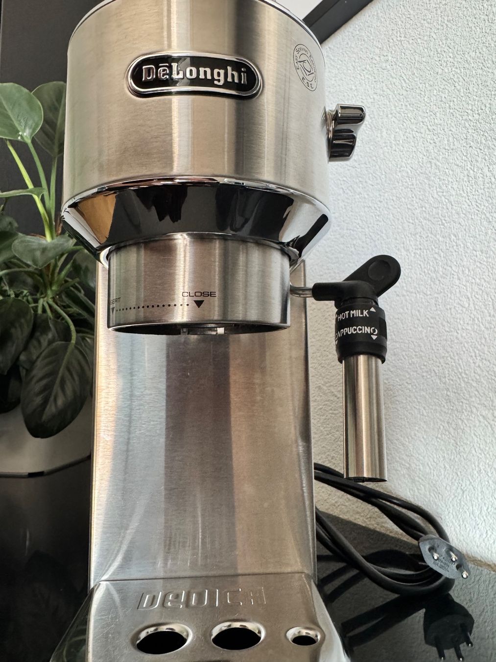 De'Longhi Macchine per caffè & Macchine per espresso: DeLonghi Dedica inkl. Zubehör – Usato da Löhningen venduto da santafe06 3