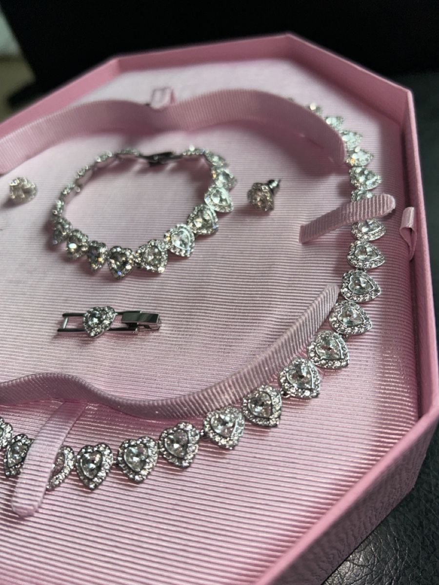 Swarovski Pendentifs: Swarowski set Ariana Grande  – Neuf (Voir description) à Pfungen par lev_pv6m 2