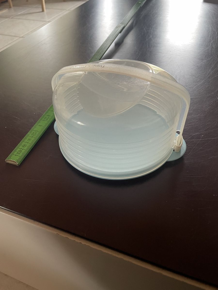 Tupperware Recipients et similaires: Tupperware Tortenbehälter mit Tragegriff hellblau – D'occasion à Hindelbank par JohnDeere2020