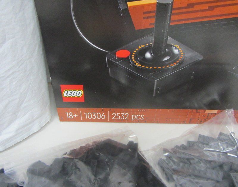 Lego Kit di costruzioni: LEGO Icons 10306 " Atari 2600 Video Computer System " – Usato da Kreuzlingen venduto da heinrich7h 2