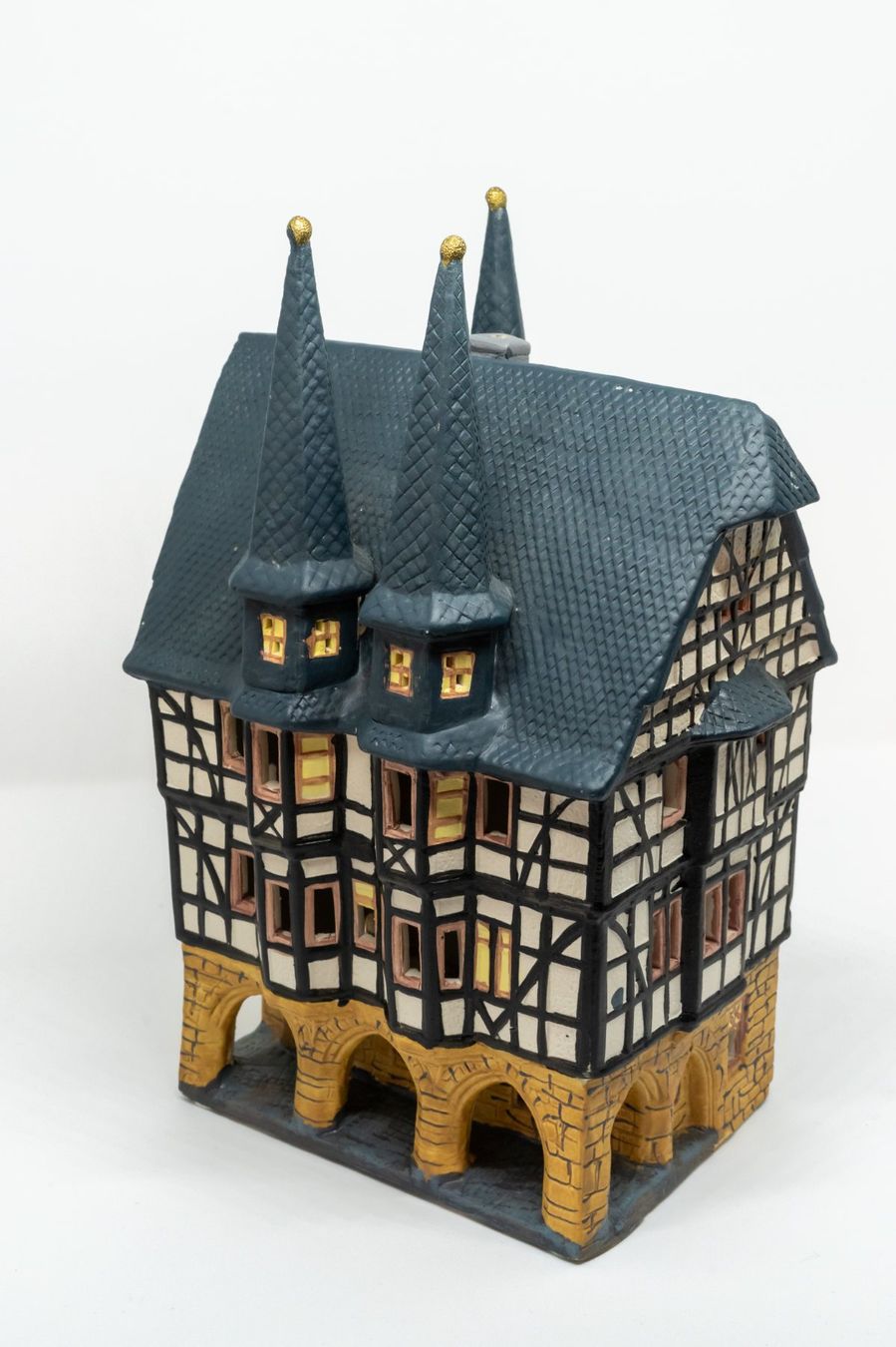 Tutte le decorazioni: Keramik Lichterhaus - Rathaus Alsfeld – Usato da Bäretswil venduto da Aukionaer 1