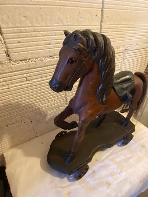 Statuette: ANTIKES PFERD AUF RÄDER – Usato da Chur venduto da silbermon 1