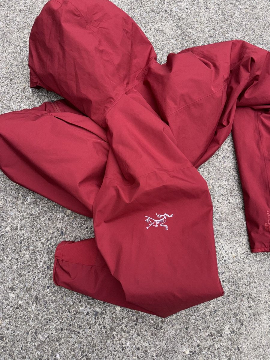 Arcteryx Vestes: Arc'teryx Gore Windstopper Jacket Red Size S Gorpcore – D'occasion à Effretikon par syrrrrre 9