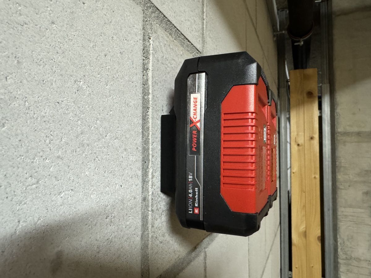 Supporti a parete: Einhell 3er Akku Wandhalterung 18V – Nuovo e nell'imballaggio originale da Unterseen venduto da goldmen 4