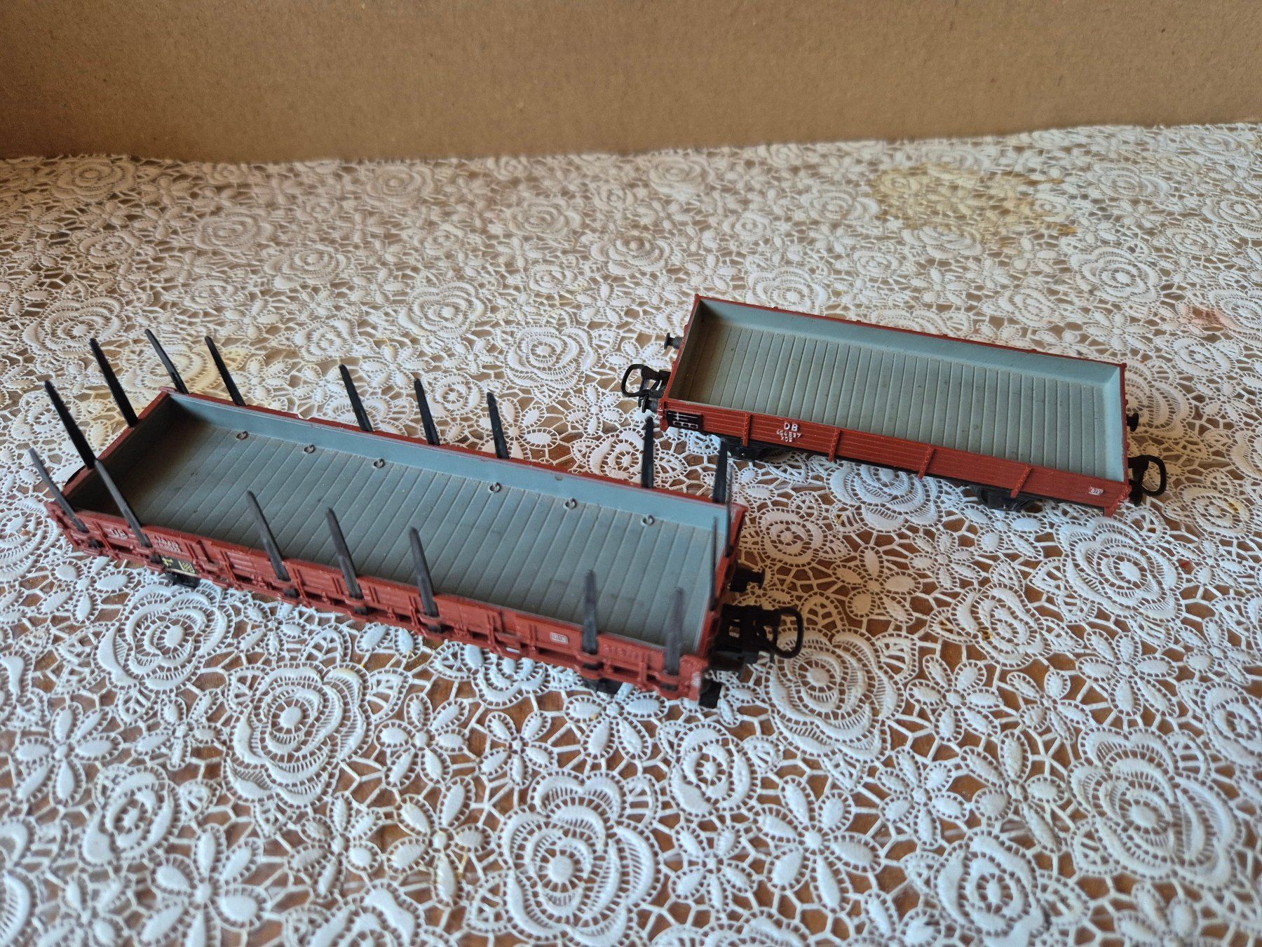 Märklin Trains électriques: Märklin HO - 2 Flachwagen mit Rungen – D'occasion à Bibern SH par streunekater