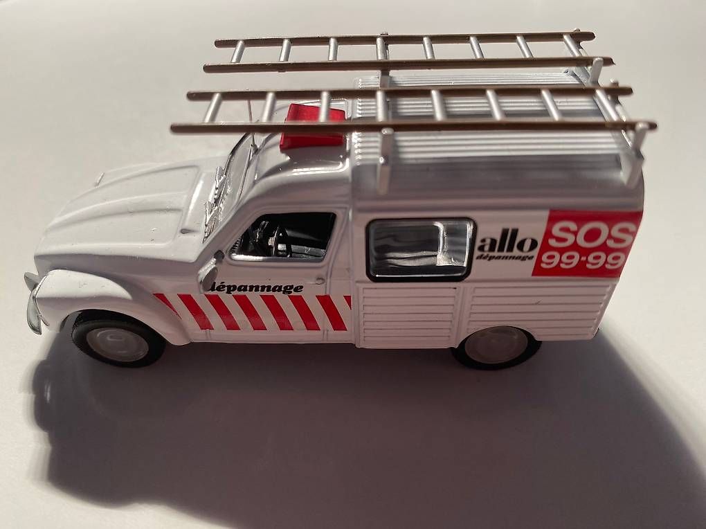 Citroën Modellautos: Oldtimer Modell Citroen Acadiane, 50er Jahre – Gebraucht aus Bern von Pfupfi0