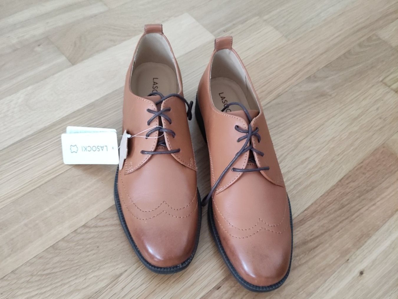 Scarpe da uomo: Braune Leder Schuhe - Lasocki – Nuovo (secondo la descrizione) da Siebnen venduto da Larya