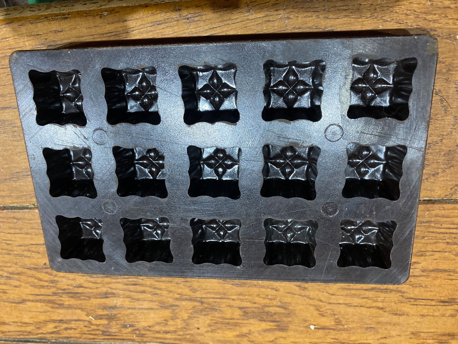 Teglie da forno: Moule chocolat schokoladenform Bakélite praline – Usato da Lajoux JU venduto da Briard0