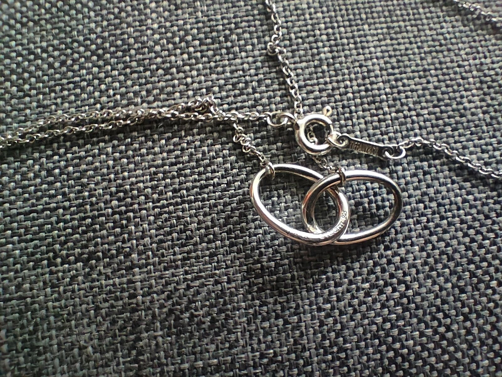 Tiffany & Co. Colliers: Tiffany & Co. Elsa Peretti Double Loop Silberkette – D'occasion à Zürich par R-2015 2