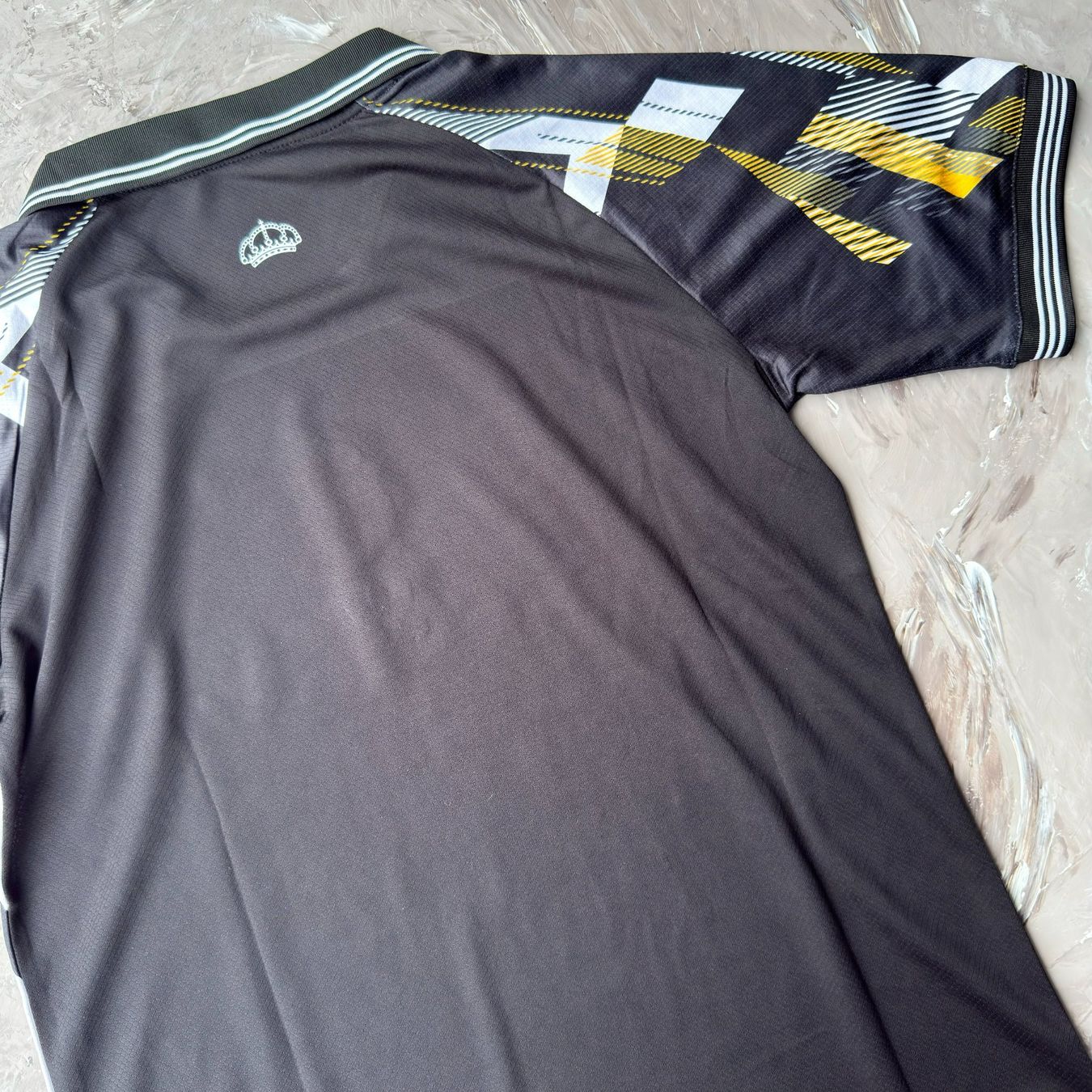 Canottiere & Pantaloni: Maillot Real Madrid Noir & Or – Usato da Thônex venduto da Suisse.Shopping 6
