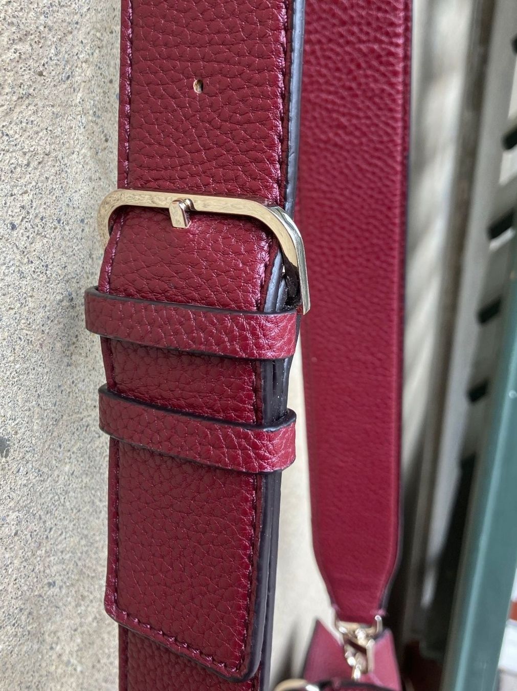 Guess Borse da donna: Neuwertige Tasche von GUESS Farbe berry – Nuovo (secondo la descrizione) da Uster venduto da pri_6r68 8