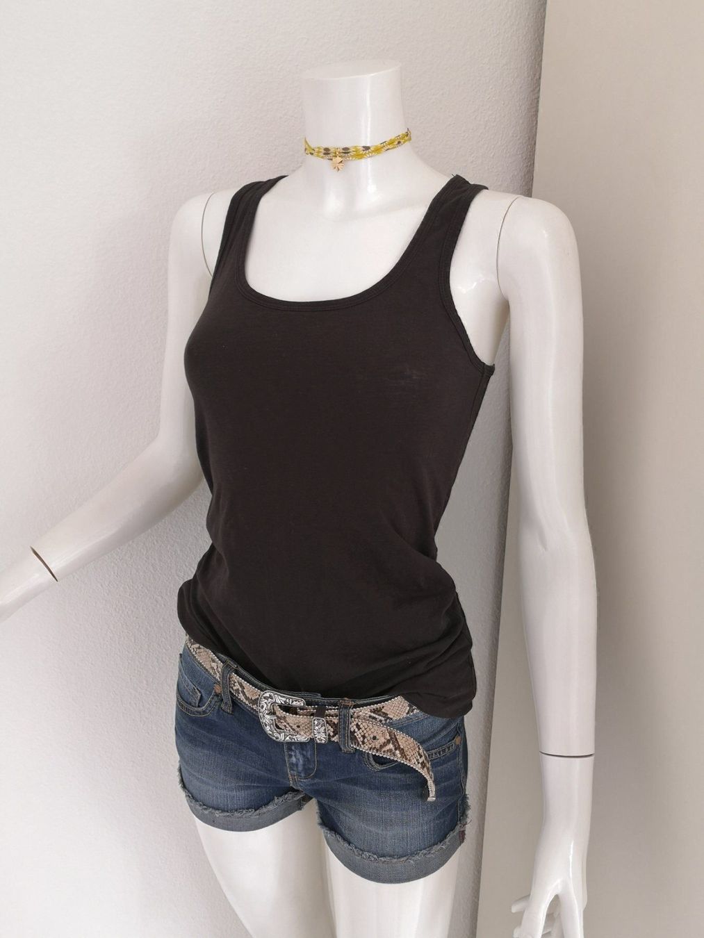 Mango Top: 🤩MANGO BASIC TANK TOP SCHWARZ & D&G P. – Usato da Olten venduto da Naja-Twins-Twins