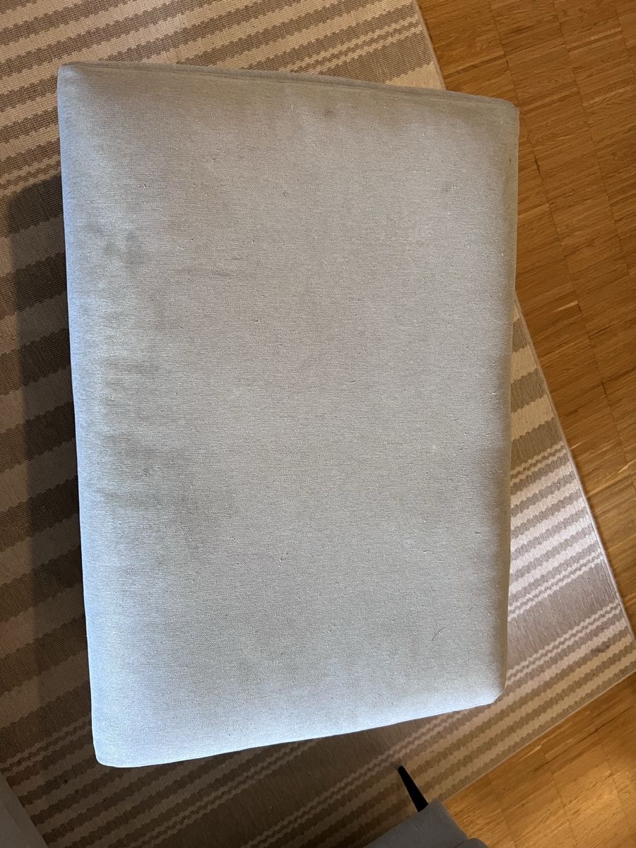 Sofas: Ecksofa hellgrau mit Hocker, Gebrauchsspuren – Gebraucht aus Zürich von Facellas 2