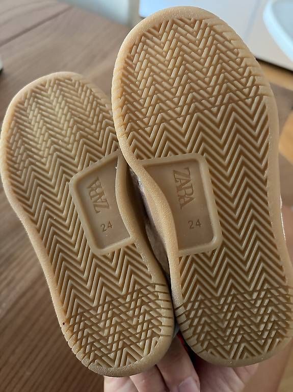 Scarpe per ragazze: Zara Sneaker Gr. 24 – Nuovo e nell'imballaggio originale da Bern venduto da amyfly 1