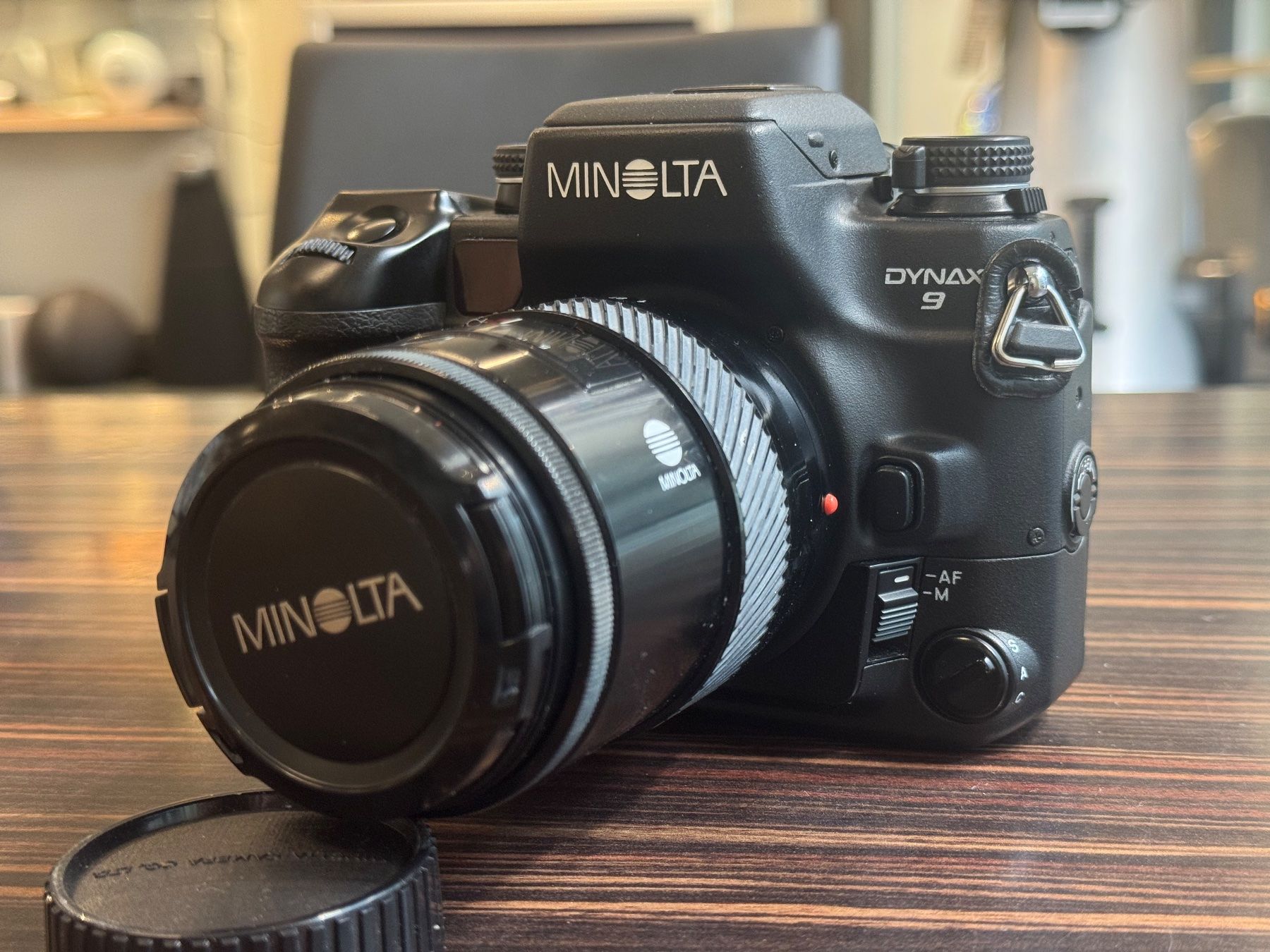 Minolta Fotocamera: Minolta Dynax 9 analog Spiegelreflexkamera mit Objektiv – Usato da Zürich venduto da KochphotoAG