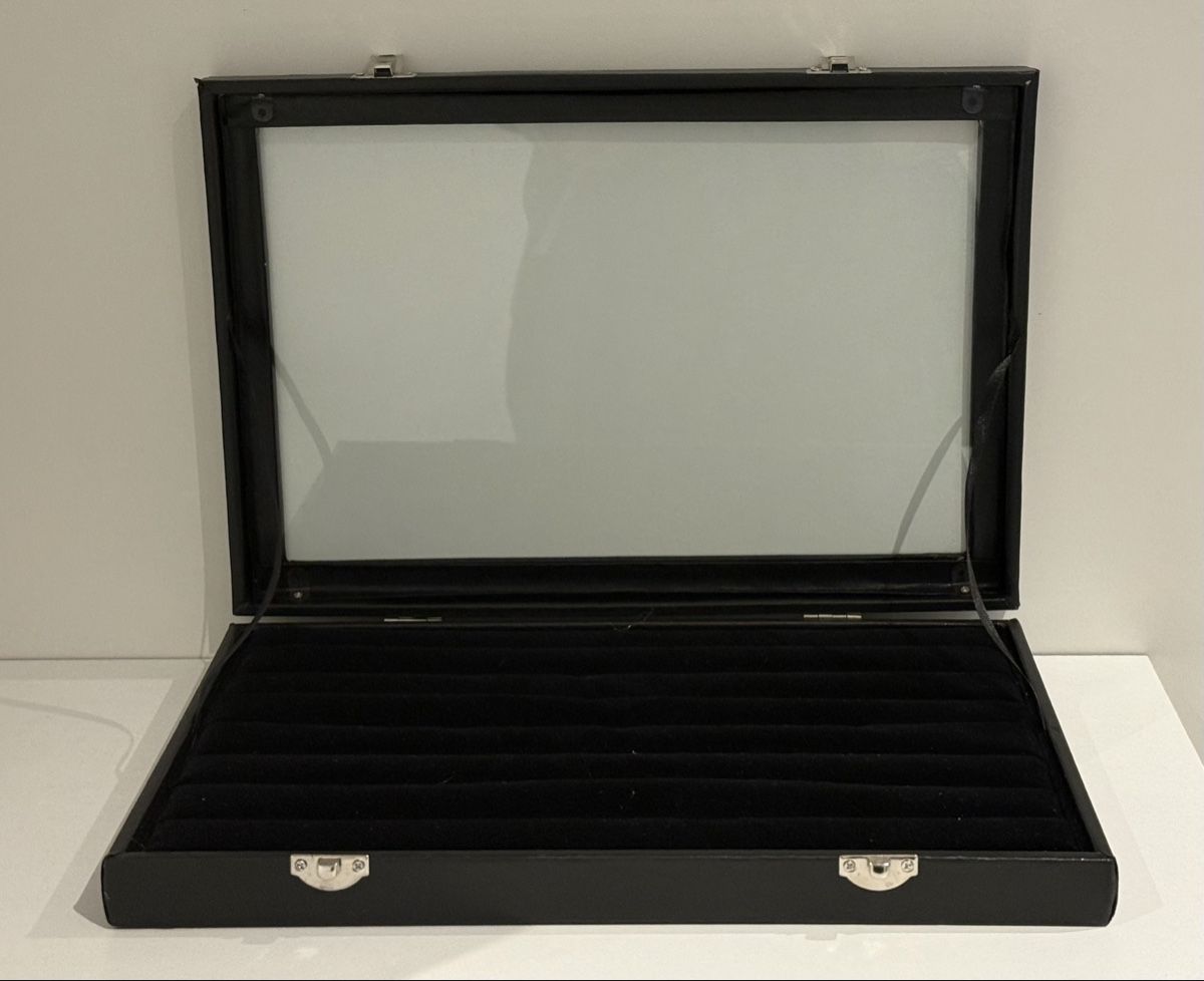 Portagioie: Schwarze Ringschatulle mit Deckel, Samtfutter – Nuovo (secondo la descrizione) da Geiss venduto da Casima72