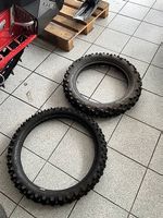 Pneus enduro comme neuf 