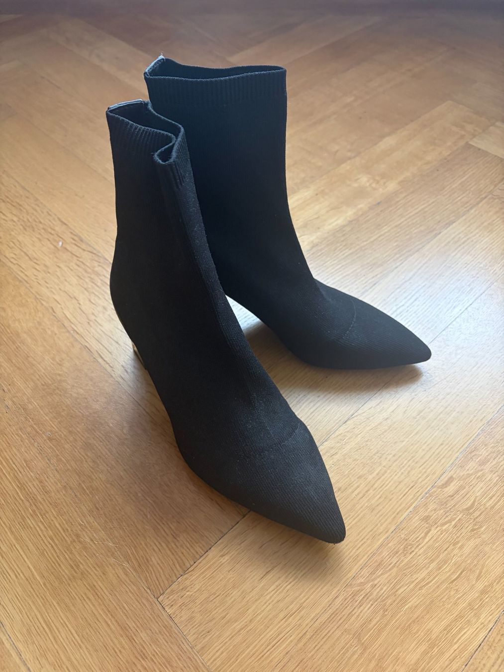 Zara Chaussures femmes: Zara Stiefel ungetragen – Neuf (Voir description) à Bern par sim_g75j