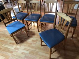 6 stabile Holzstühle mit Polster