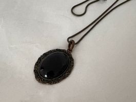 Collana con pendente nero
